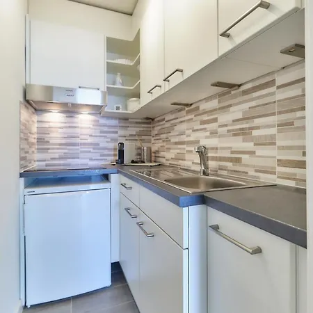 Апартаменты Lecomte - Beachside Escape 128 *